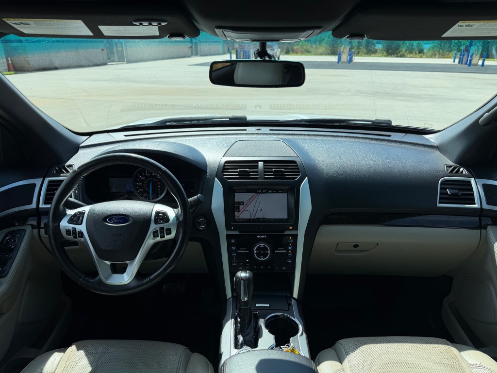 2015 Ford Explorer Limited - Photo 12