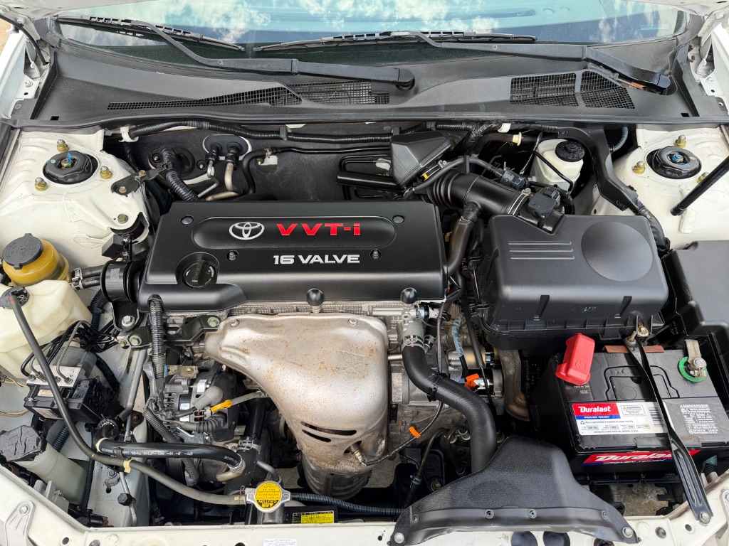 2004 Toyota Camry LE - Photo 10