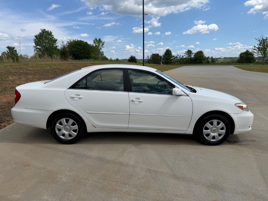 2004 Toyota Camry LE - Photo 8