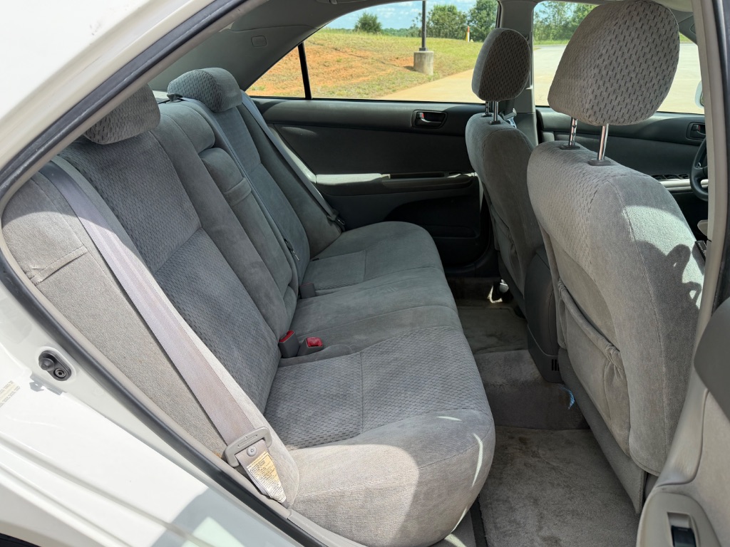 2004 Toyota Camry LE - Photo 17