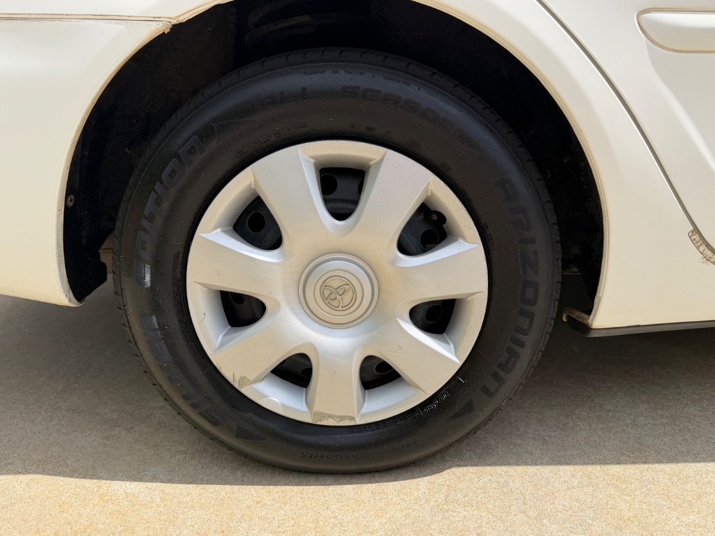 2004 Toyota Camry LE - Photo 22