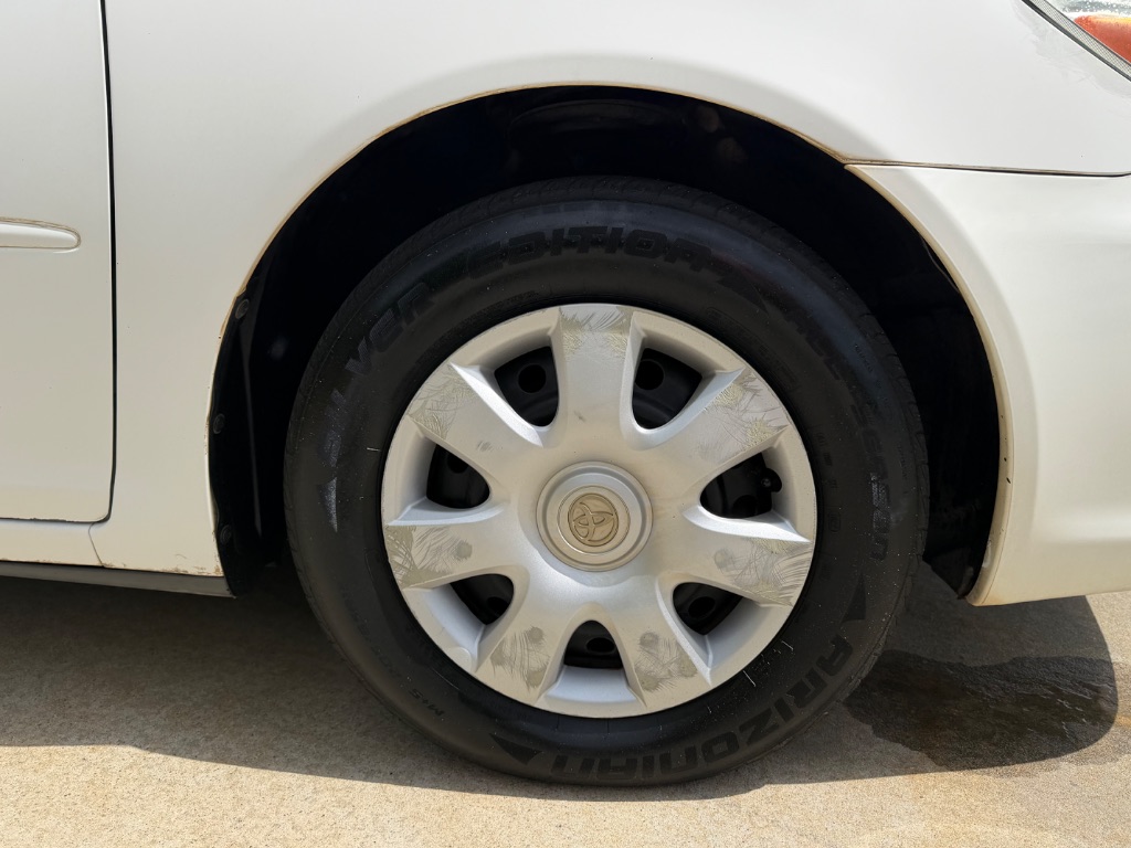 2004 Toyota Camry LE - Photo 21