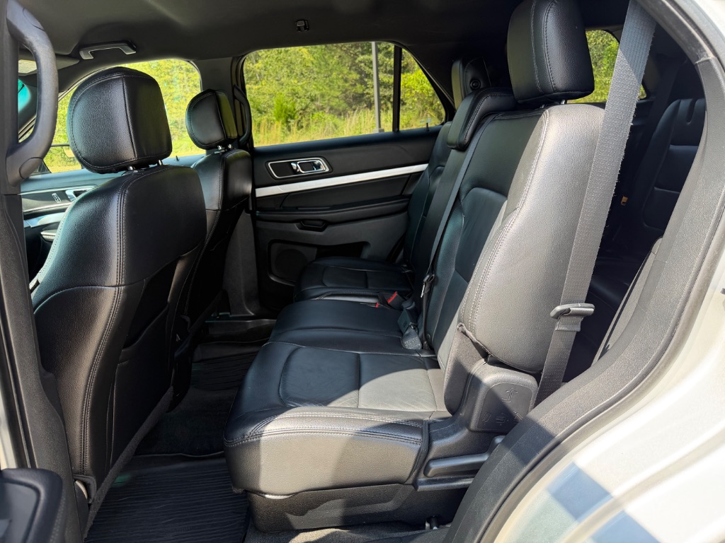 2016 Ford Explorer XLT - Photo 18