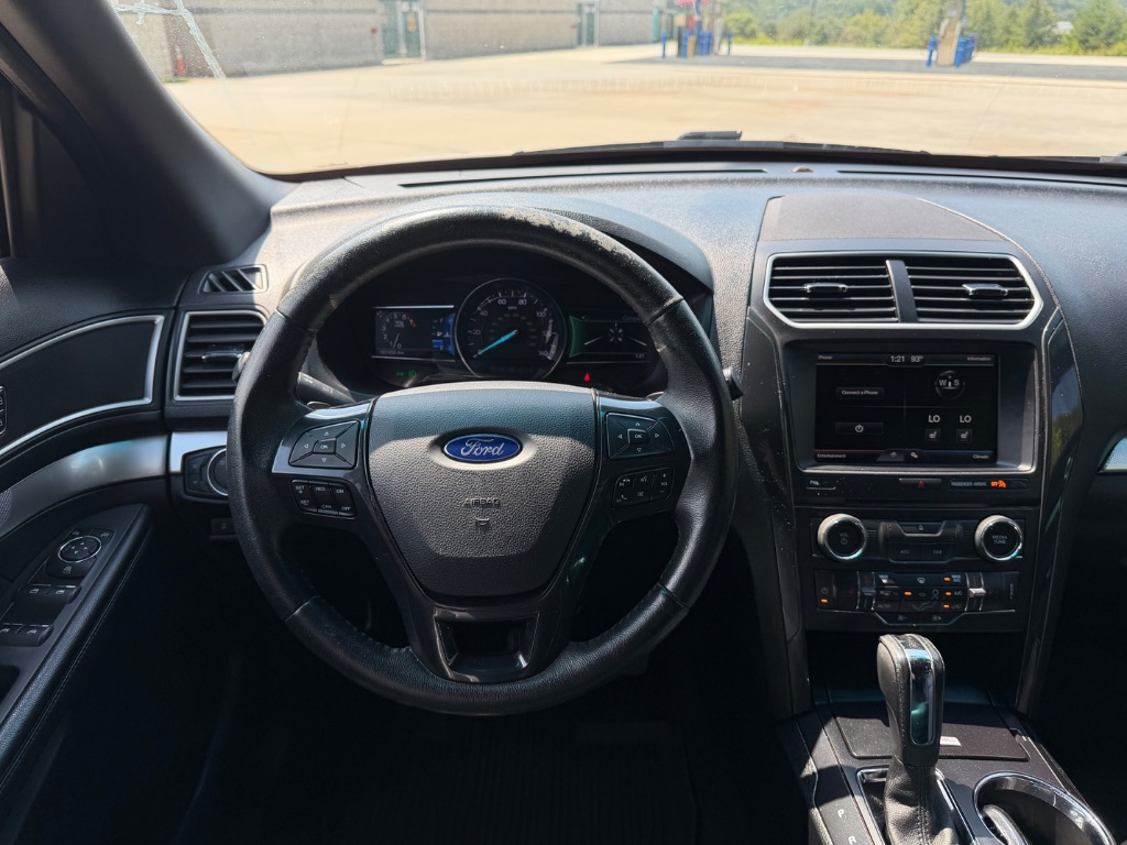 2016 Ford Explorer XLT - Photo 13