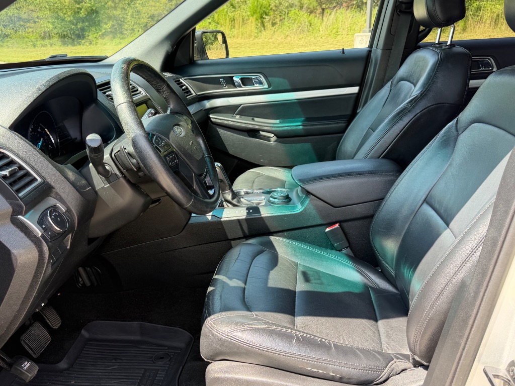 2016 Ford Explorer XLT - Photo 11