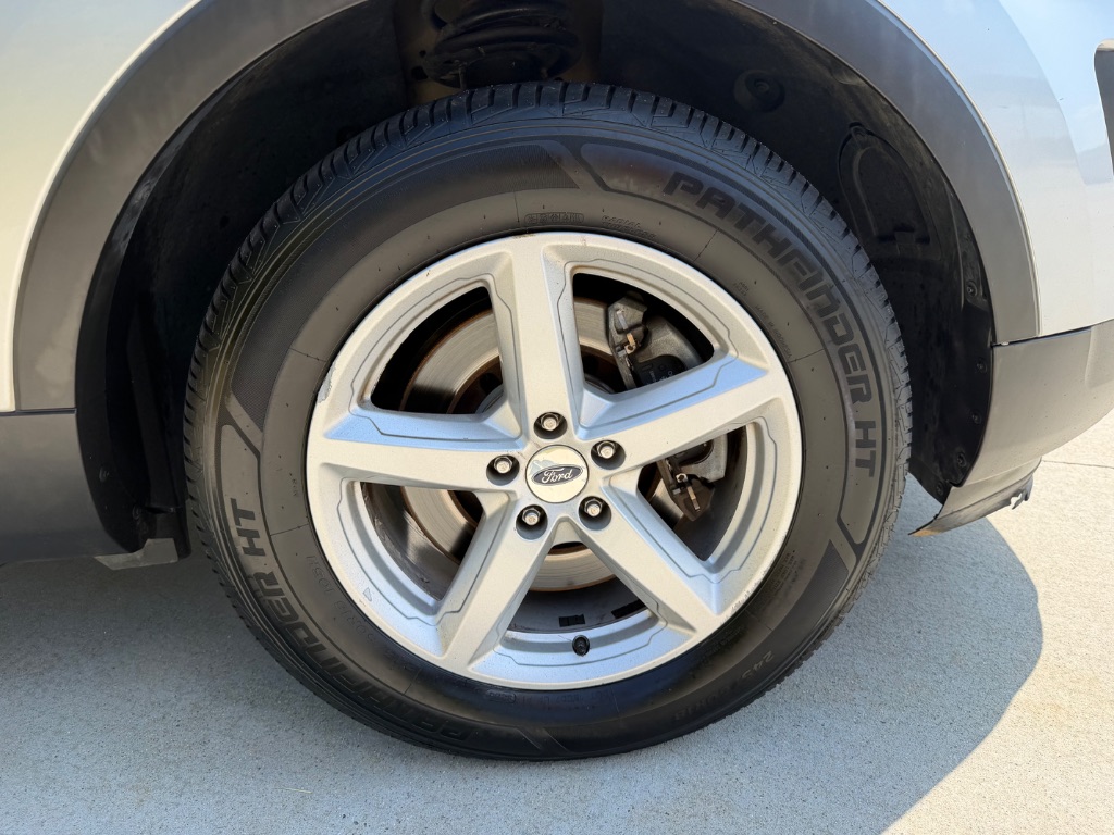 2016 Ford Explorer XLT - Photo 22