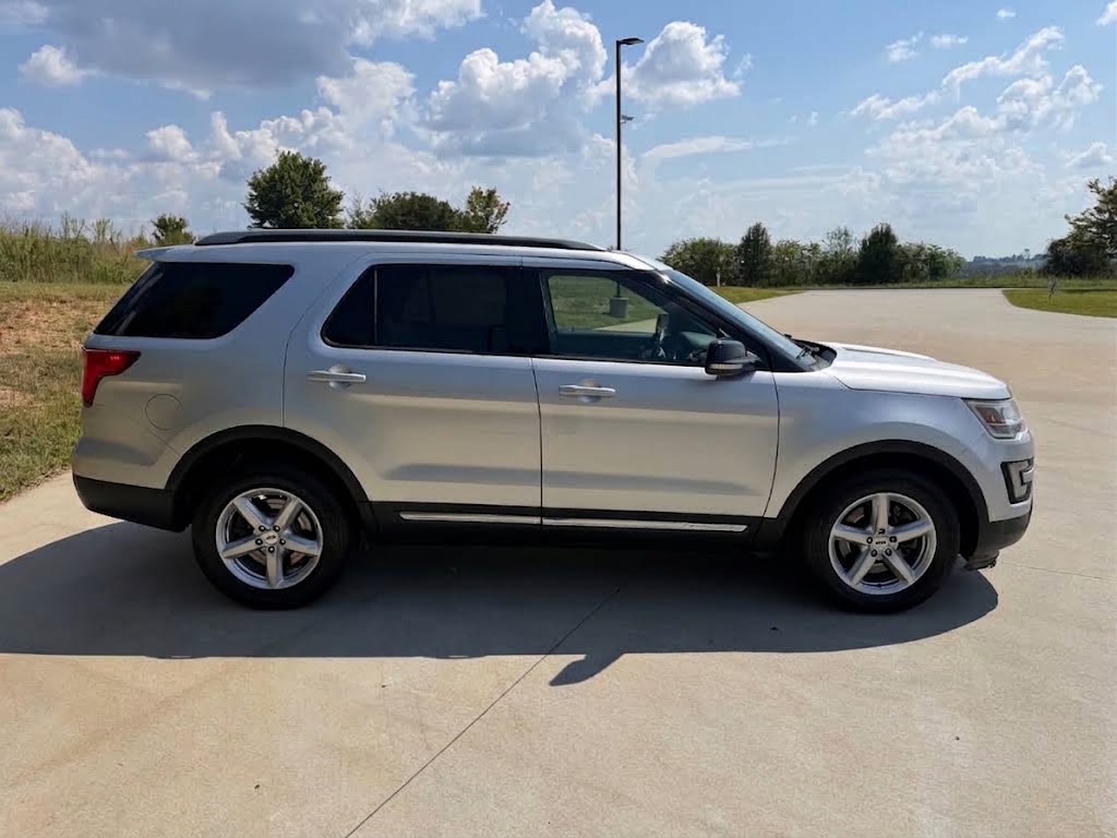 2016 Ford Explorer XLT - Photo 7